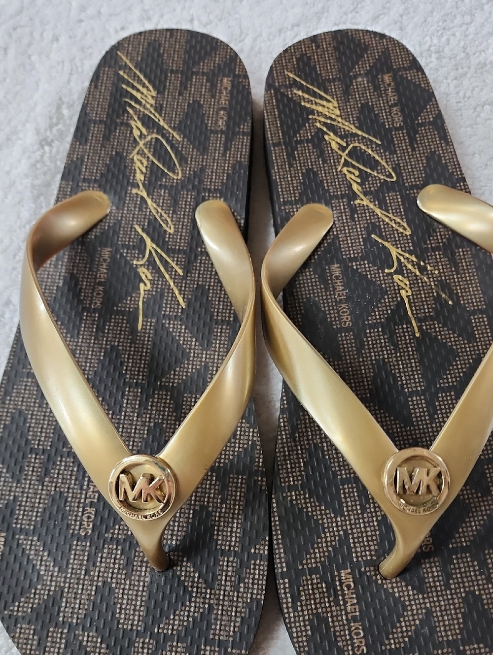 Michael Kors Women's Gold Logo Flip Flops - Brown Size 10 Preowned
